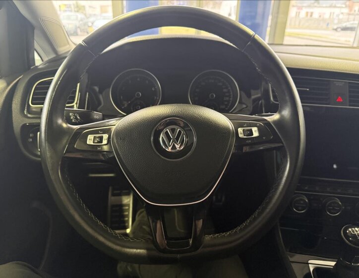 Volkswagen Golf 14
