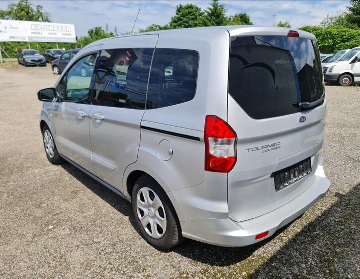 Ford Tourneo Courier 6
