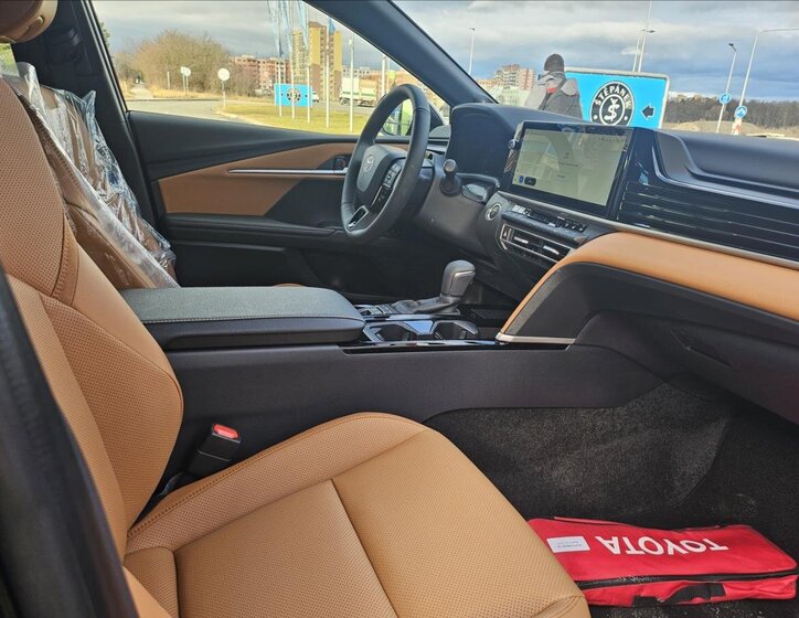 Toyota Camry Sedan / Limuzína 2,5 l 137 kw