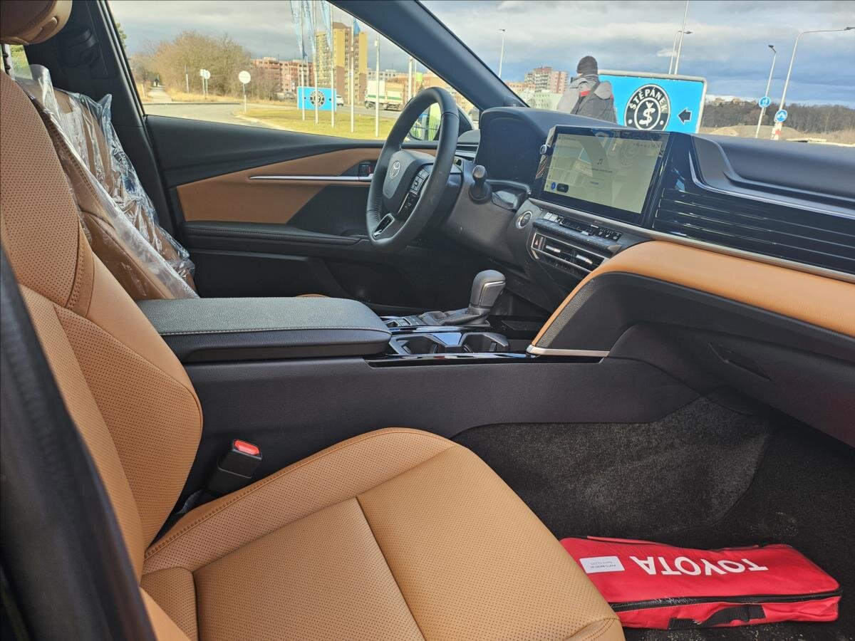 Toyota Camry Sedan / Limuzína 2,5 l 137 kw