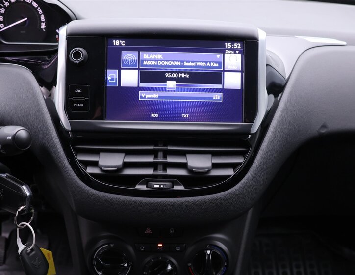 Peugeot 208 Hatchback 1,2 l 60 kw