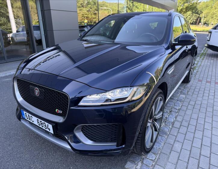 Jaguar F-Pace 2