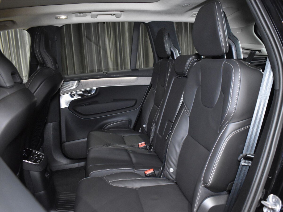 Volvo XC90 SUV / Terénní 2,0 l 228 kw