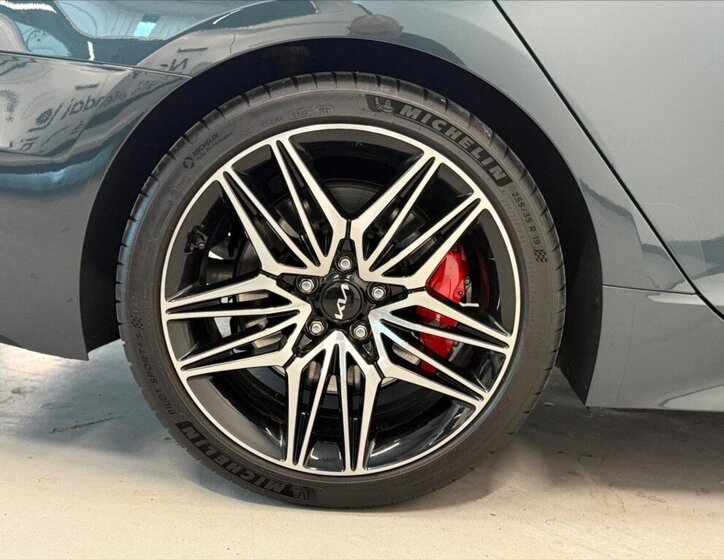 KIA Stinger Liftback 3,3 l 269 kw