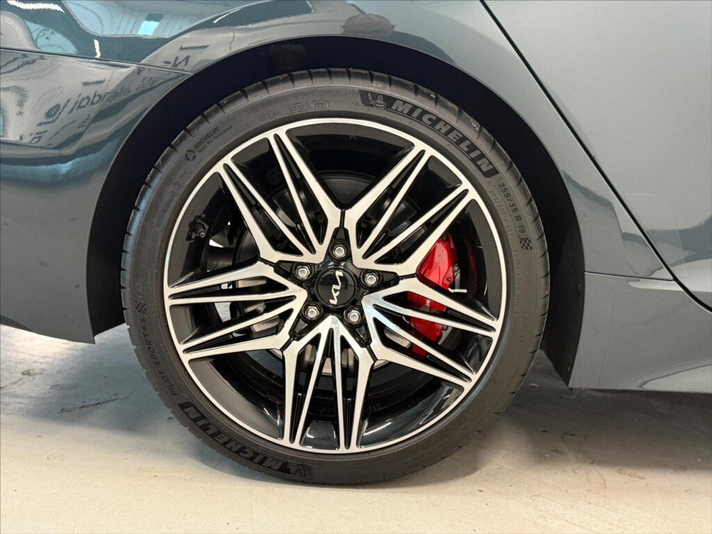 KIA Stinger Liftback 3,3 l 269 kw