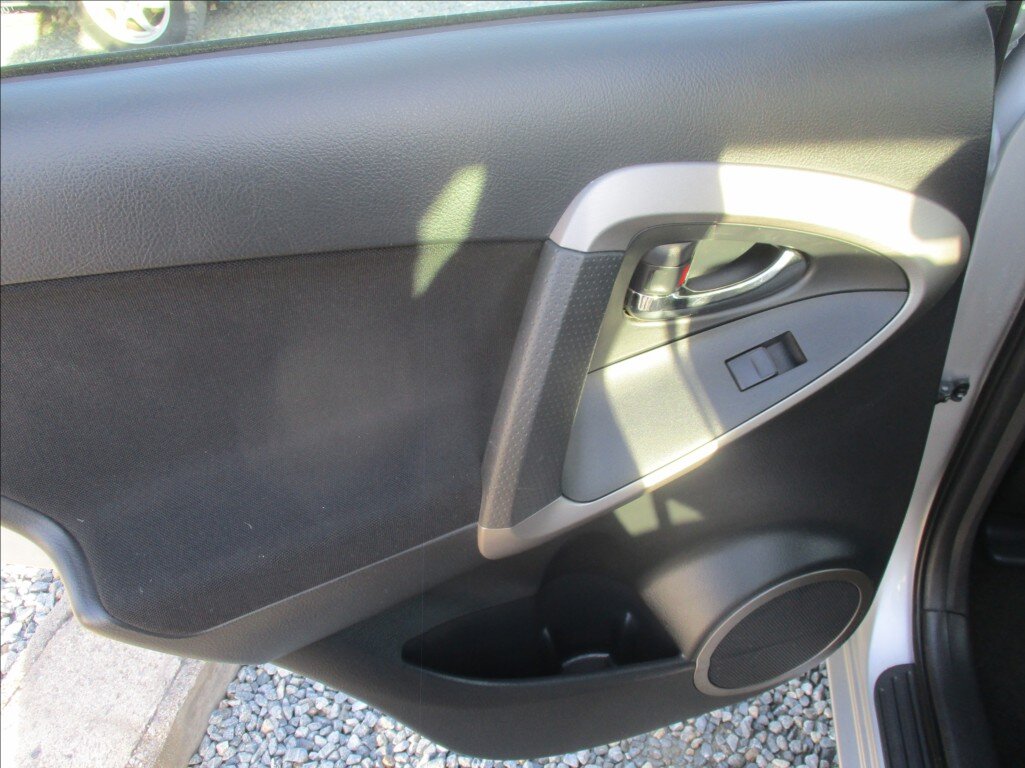 Toyota RAV4 SUV 2,2 l 100 kw