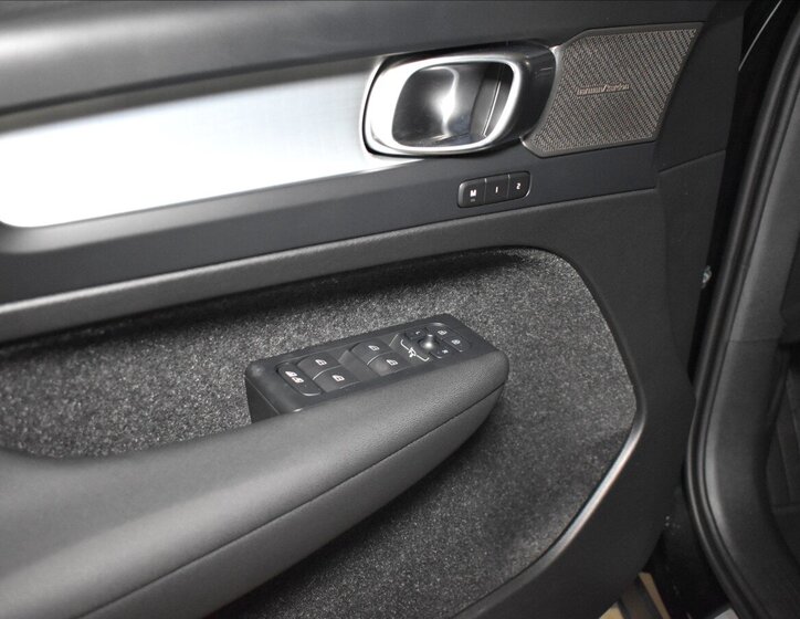 Volvo XC40 SUV / Terénní 2,0 l 120 kw