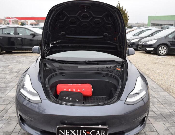 Tesla Model 3 Sedan 0,0 366 kw