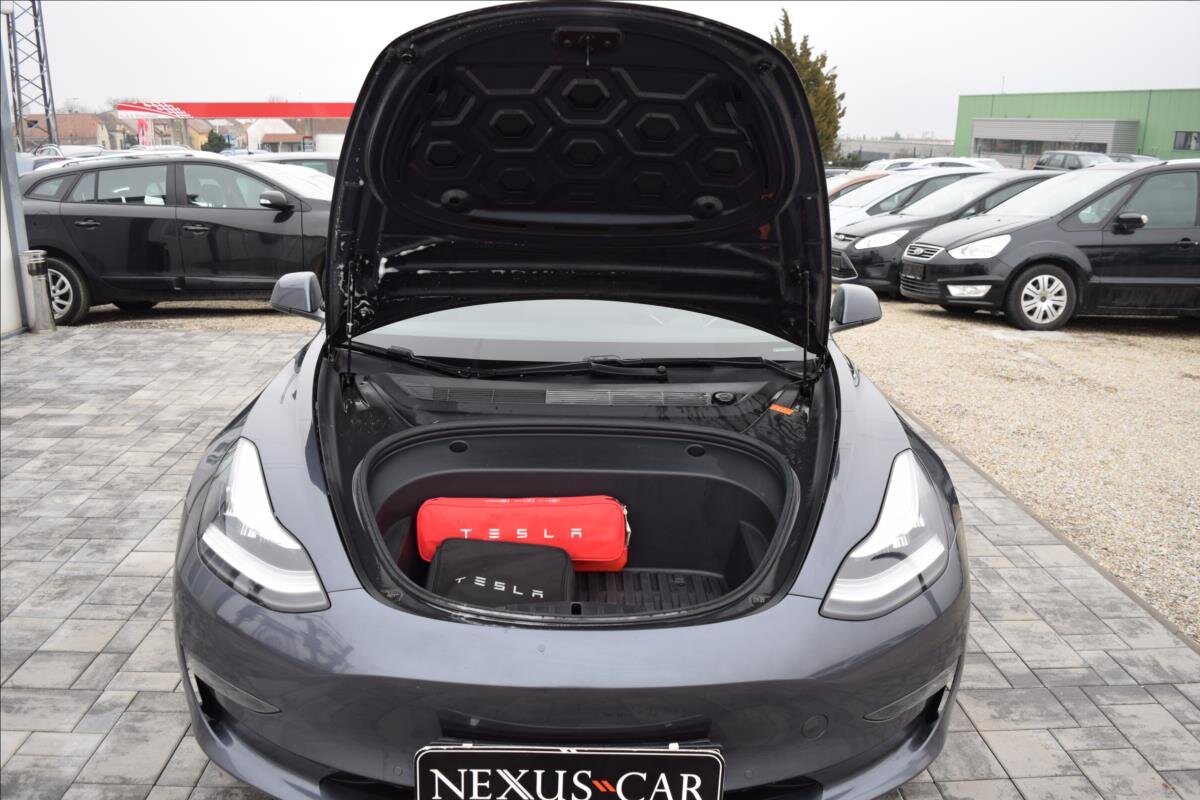 Tesla Model 3 Sedan 0,0 366 kw
