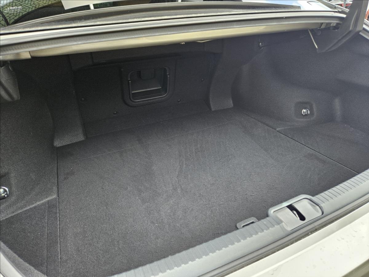 Lexus ES 300h Sedan / Limuzína 2,5 l 160 kw