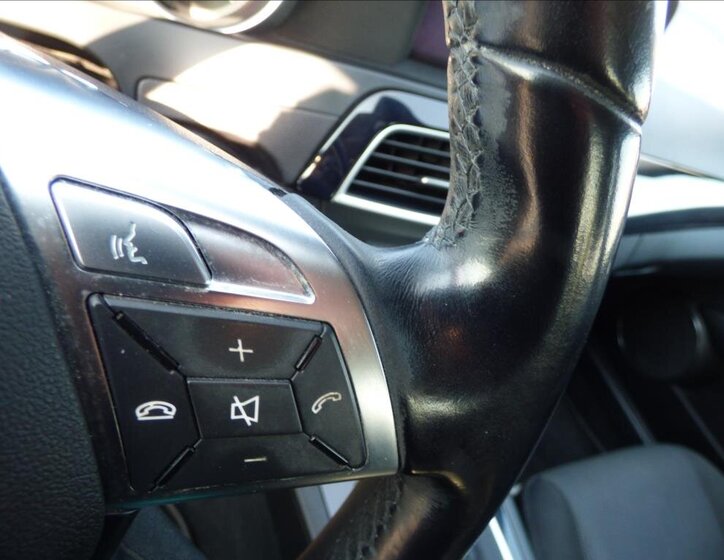 Mercedes-Benz Třídy C Sedan / Limuzína 2,1 l 88 kw