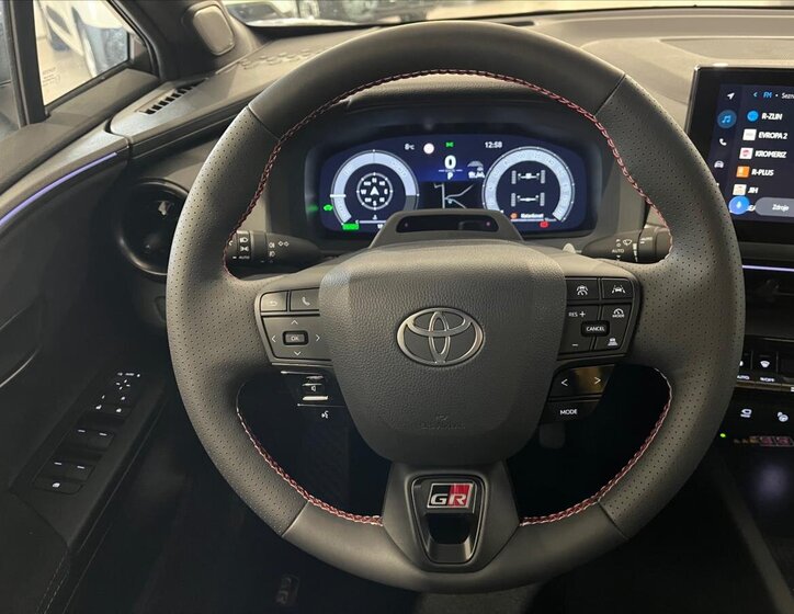 Toyota C-HR 11