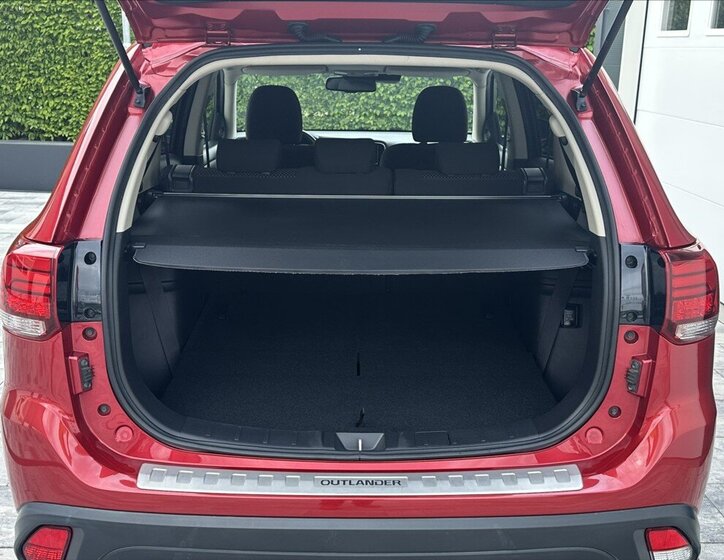 Mitsubishi Outlander SUV / Terénní 2,3 l 110 kw