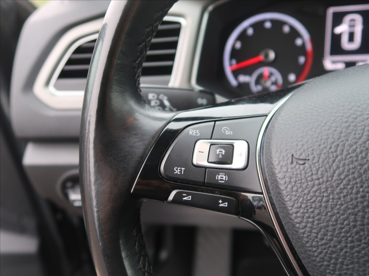 Volkswagen T-Roc SUV 1,5 l 110 kw