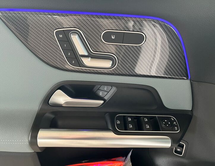 Mercedes-Benz GLA 10