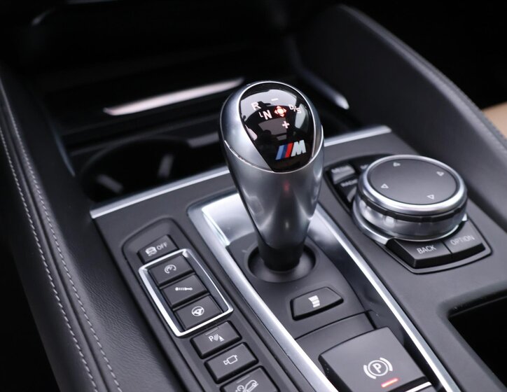 BMW X5 SUV / Terénní 4,4 l 423 kw