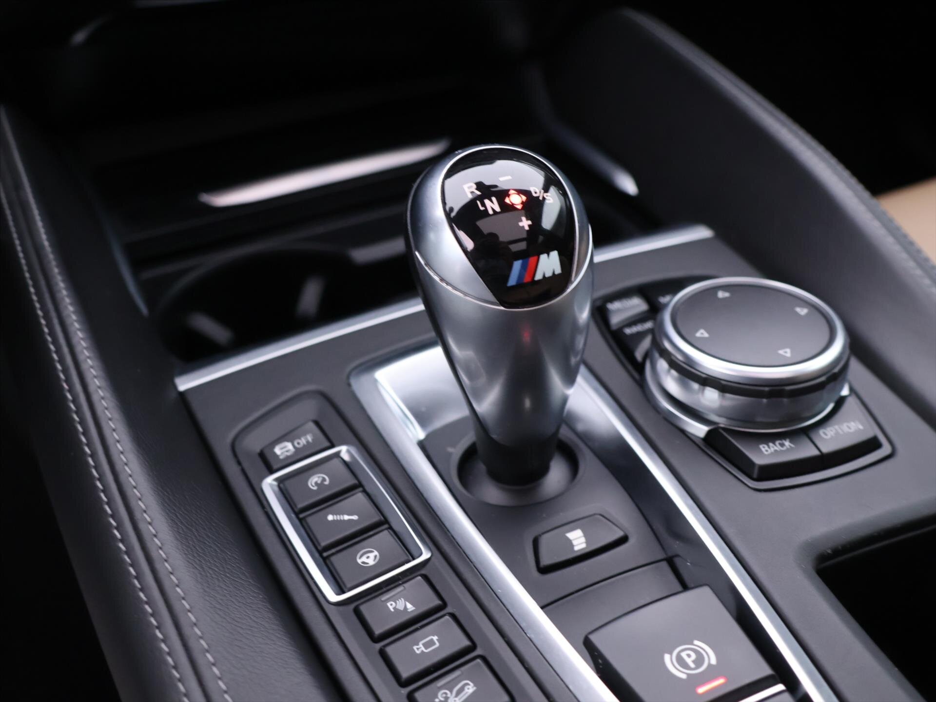 BMW X5 SUV / Terénní 4,4 l 423 kw