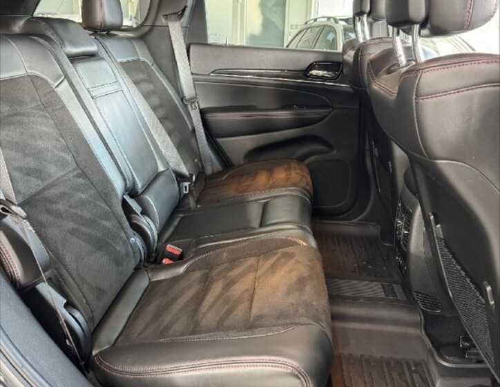 Jeep Grand Cherokee 9