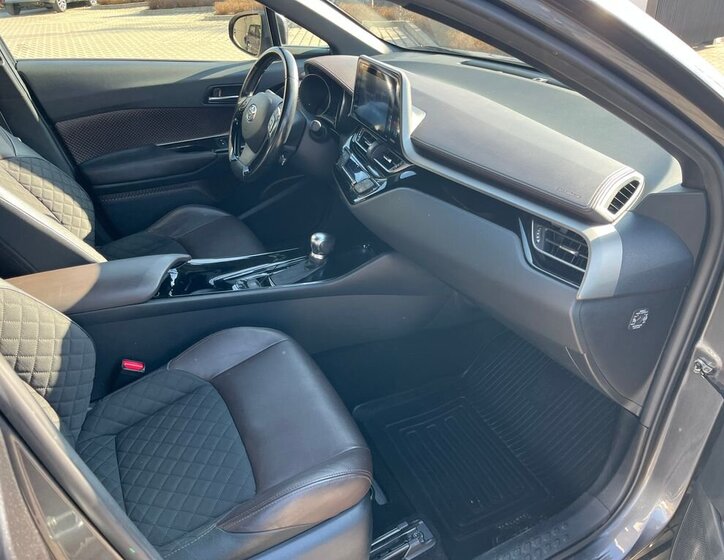Toyota C-HR SUV / Terénní 1,8 l 72 kw