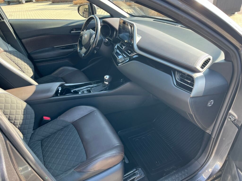 Toyota C-HR SUV / Terénní 1,8 l 72 kw