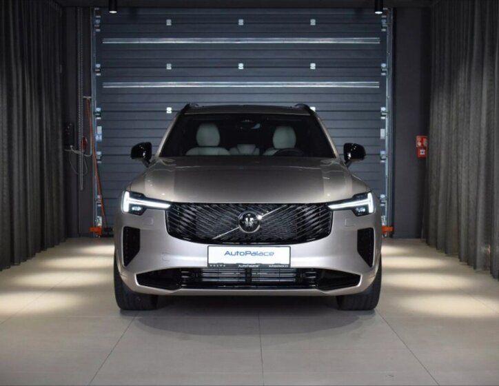 Volvo XC90 SUV / Terénní 2,0 l 335 kw