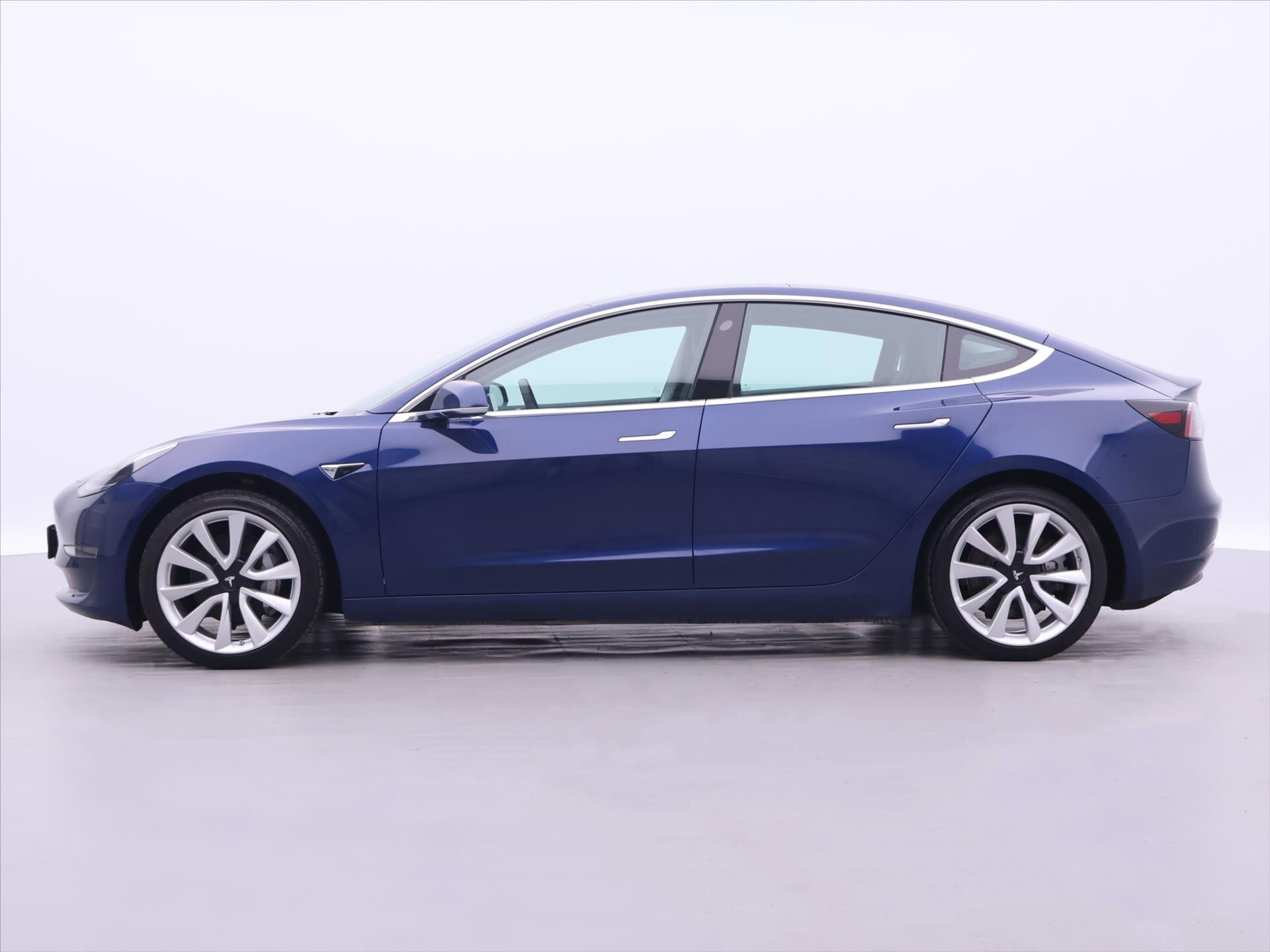 Tesla Model 3 Sedan / Limuzína 0,0 324 kw