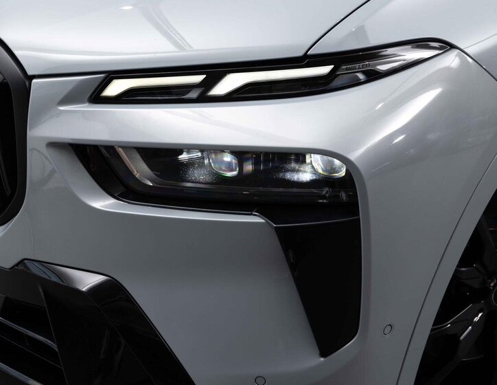 BMW X7 8