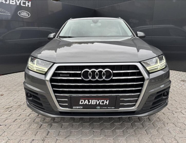 Audi Q7 4