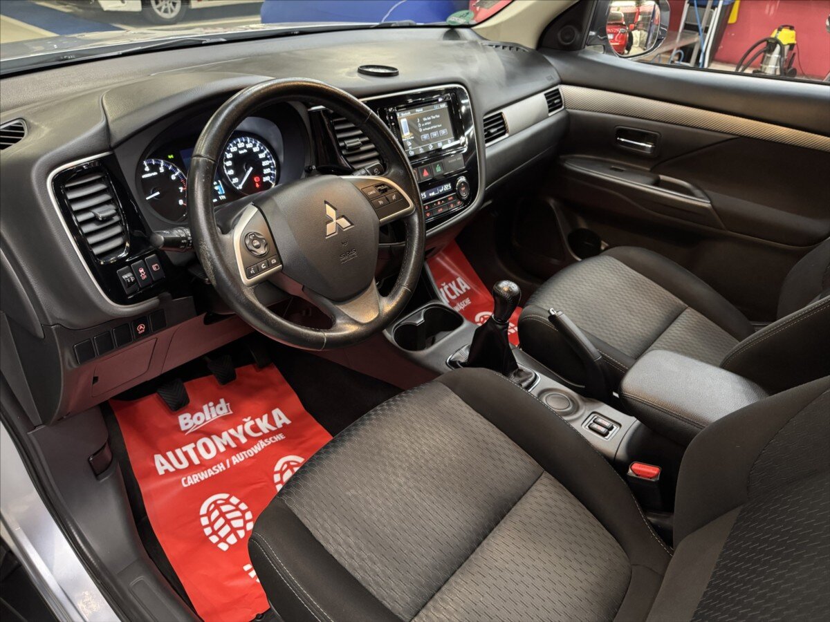 Mitsubishi Outlander SUV / Terénní 2,0 l 110 kw