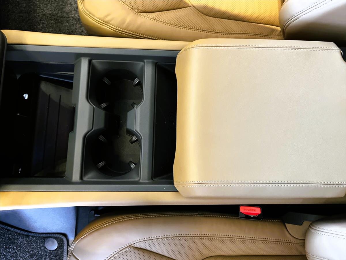 Land Rover Defender SUV / Terénní 5,0 l 313 kw