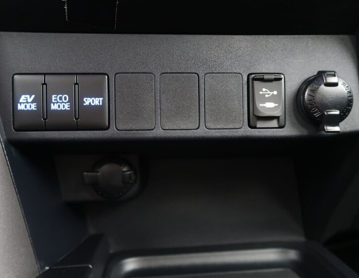 Toyota RAV4 SUV / Terénní 2,5 l 114 kw