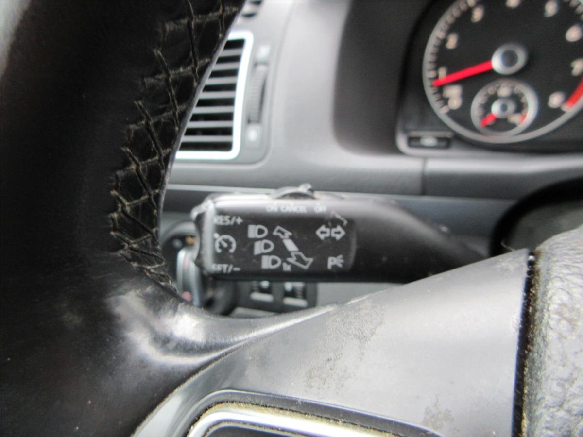 Volkswagen Touran Kombi 1,4 l 103 kw