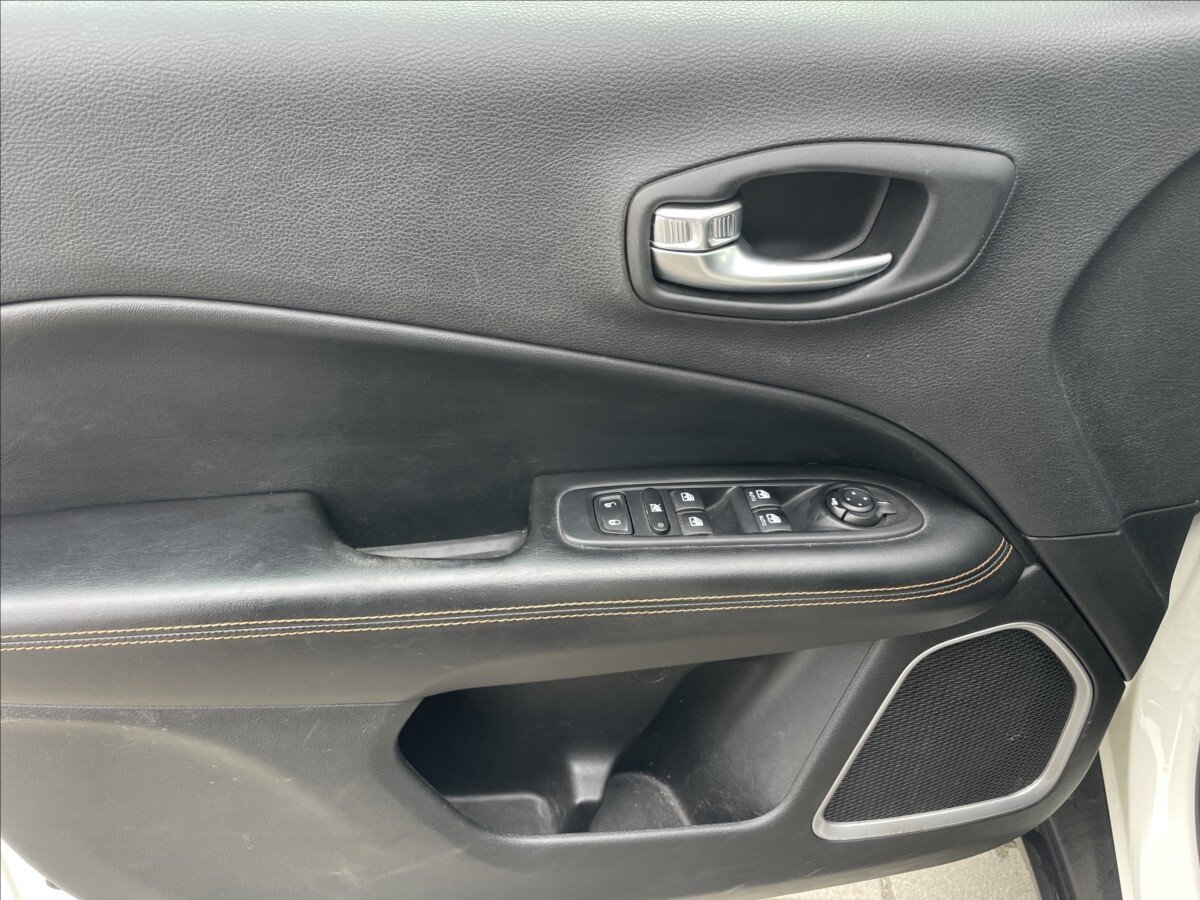Jeep Compass SUV / Terénní 2,0 l 103 kw