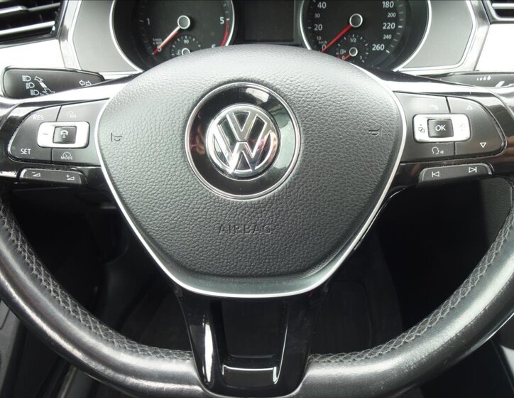 Volkswagen Passat 40