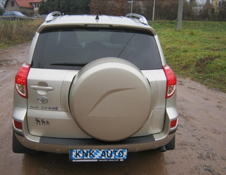 Toyota RAV4 Kombi 2,0 l 112 kw