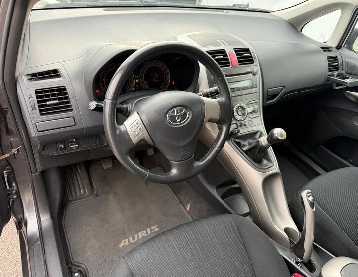 Toyota Auris 7