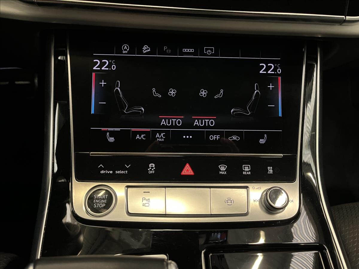 Audi Q8 SUV / Terénní 3,0 l 210 kw