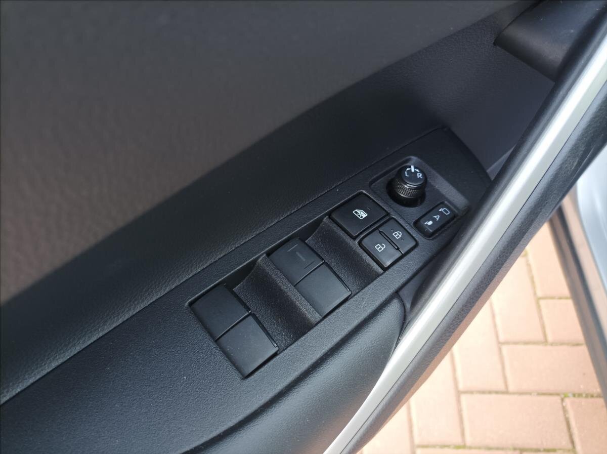 Toyota Corolla Cross SUV / Terénní 2,0 l 112 kw