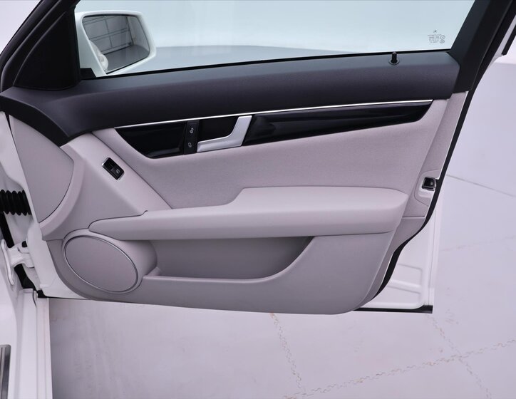 Mercedes-Benz Třídy C 12