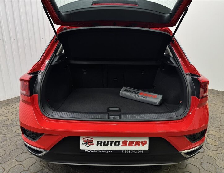 Volkswagen T-Roc SUV / Terénní 2,0 l 140 kw