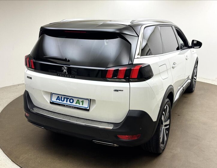 Peugeot 5008 SUV 2,0 l 133 kw