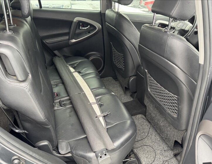 Toyota RAV4 SUV 2,2 l 100 kw