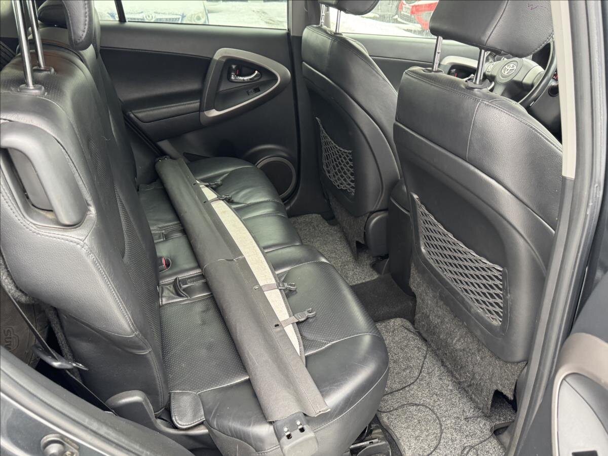 Toyota RAV4 SUV 2,2 l 100 kw