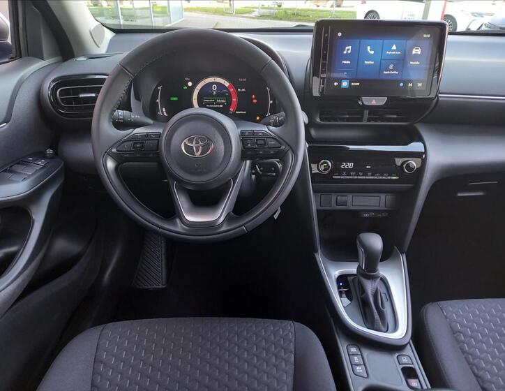 Toyota Yaris Cross 12