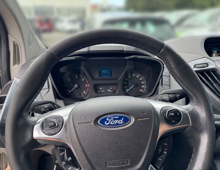 Ford Tourneo Custom 8