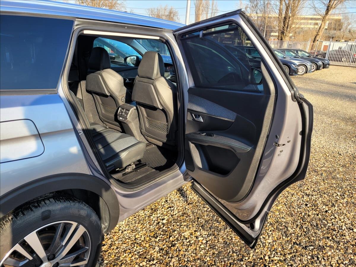 Peugeot 5008 SUV 1,5 l 96 kw