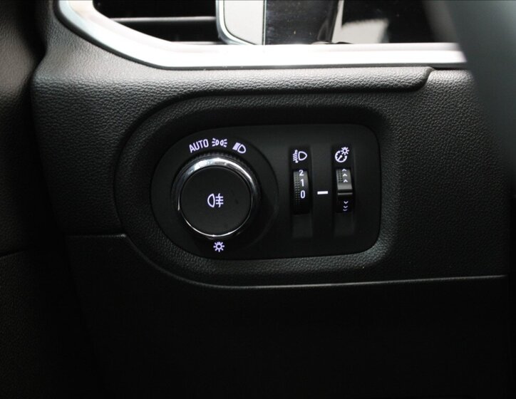 Opel Grandland SUV / Terénní 1,2 l 96 kw