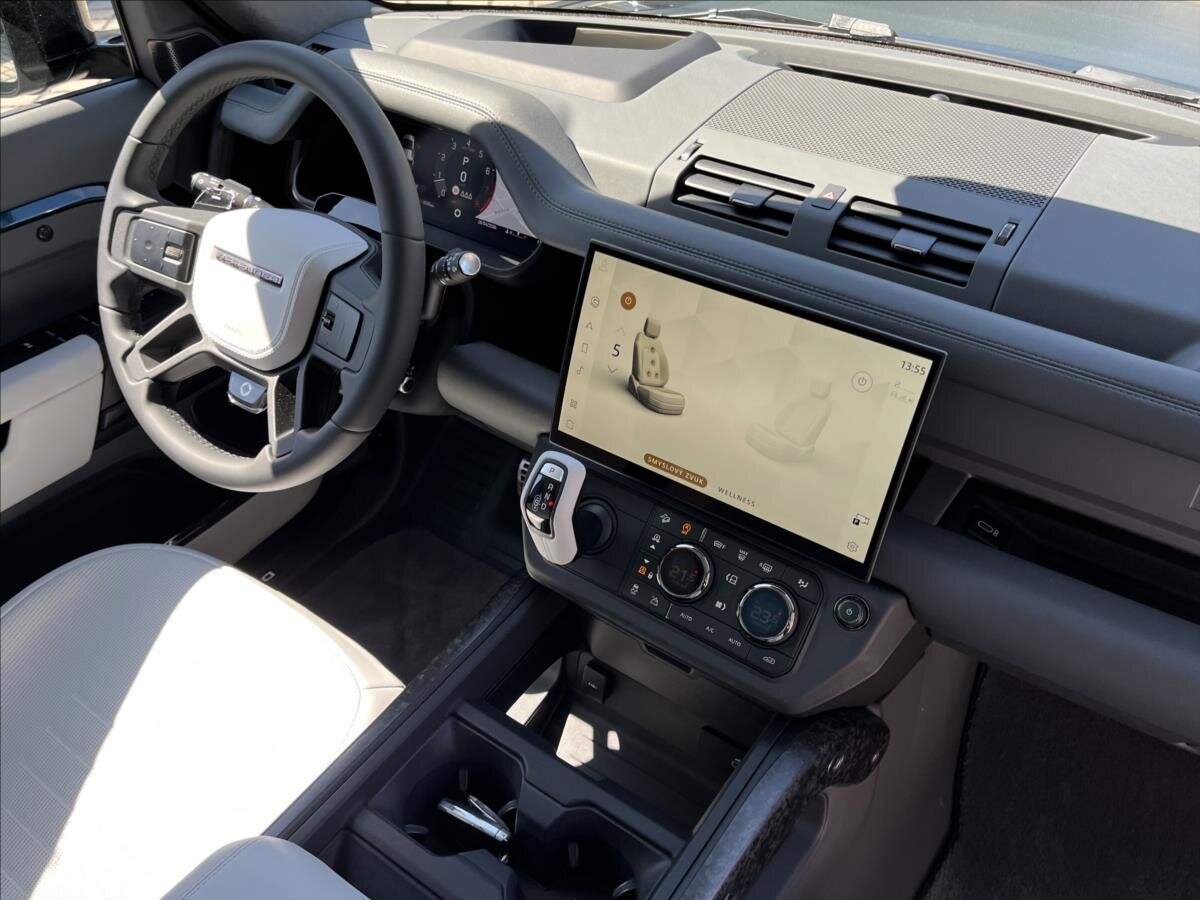 Land Rover Defender SUV / Terénní 4,4 l 467 kw