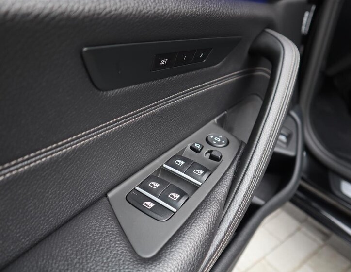 BMW Řada 5 Kombi 3,0 l 195 kw