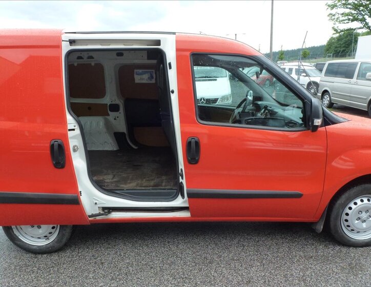Opel Combo Skříň 1,2 l 66 kw